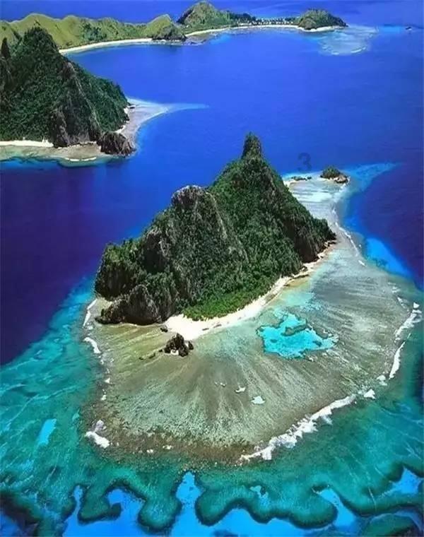 待建地块变临时停车场